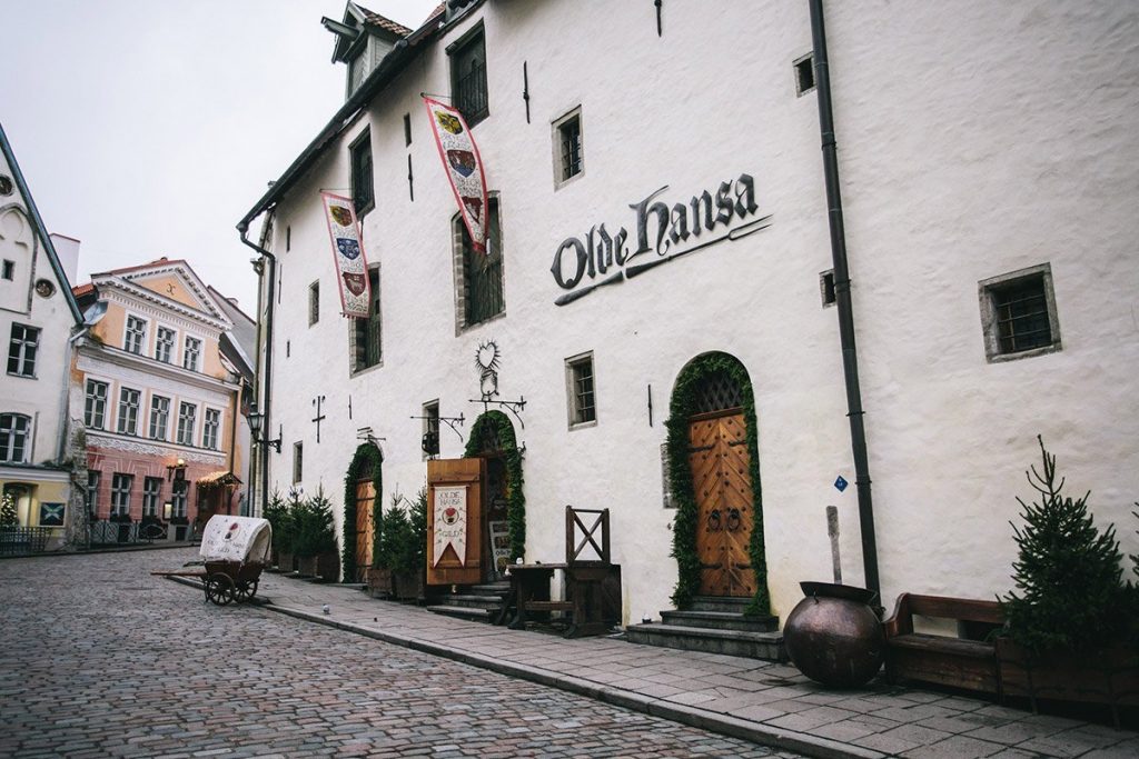 Средневековый ресторан Olde Hansa в Таллине