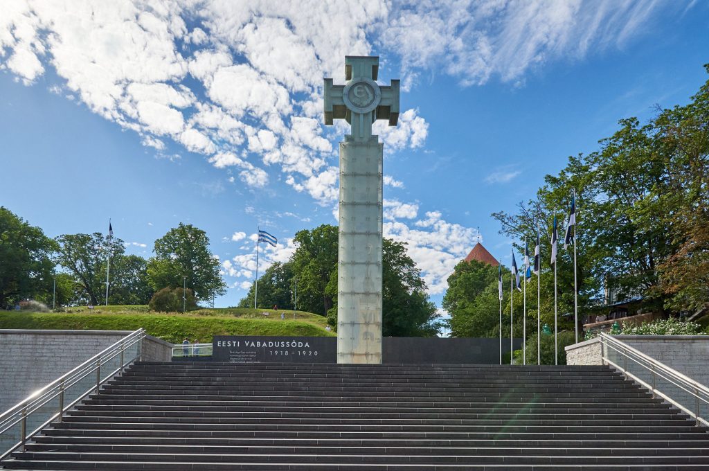 Площадь Свободы и монумент Победы в Таллине