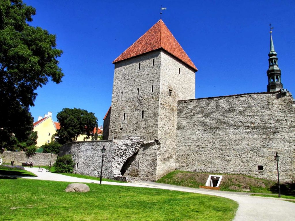 Девичья башня в Таллине